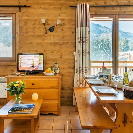 Spacious Alpine For 10 Samoëns