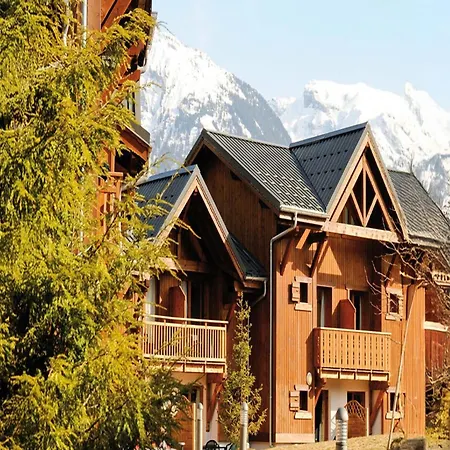 Chalet Spacious Alpine For 10 Samoëns