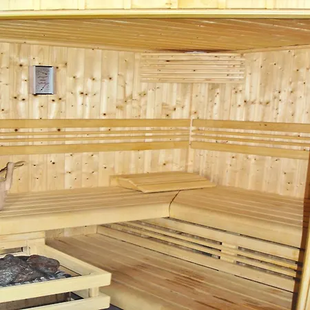 Chalet Spacious Alpine For 10 Samoëns